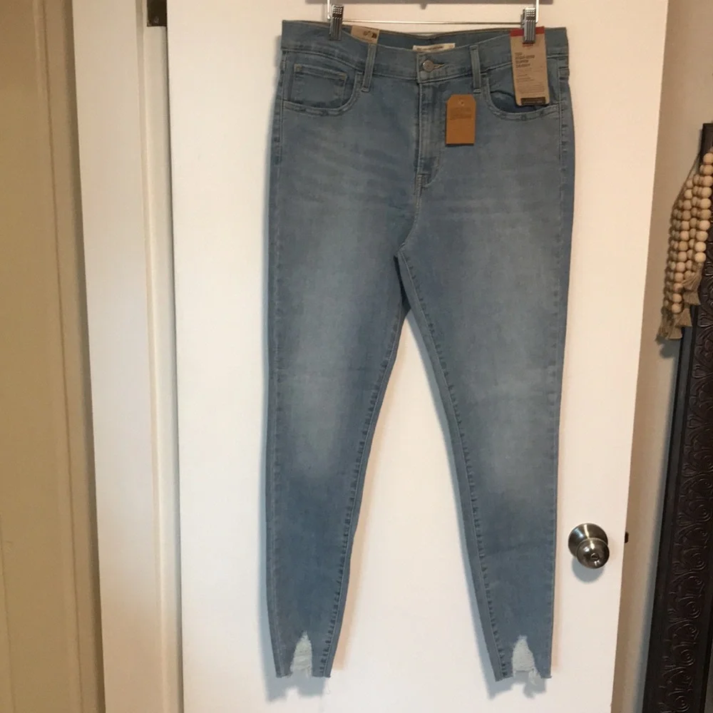 NEW Levi’s 720‎ High Rise Super Skinny Jean